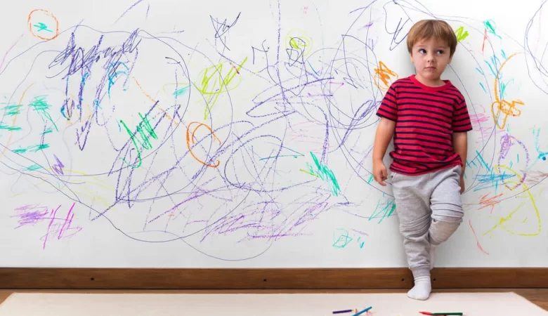 children draw on the walls