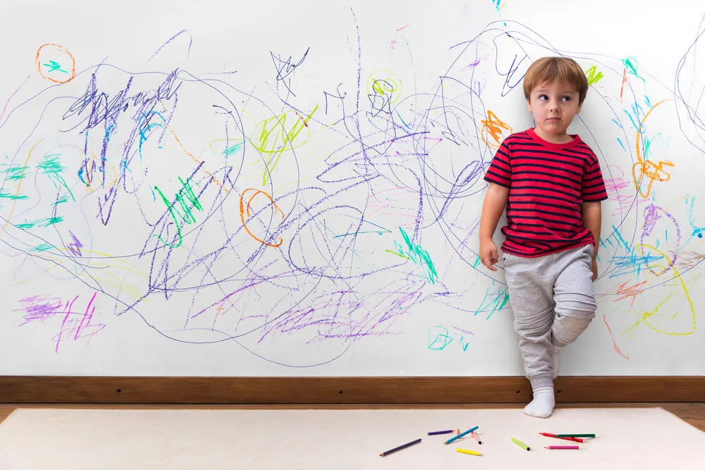 children draw on the walls
